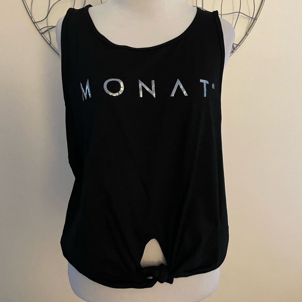 Monat medium sleeveless shirt EUC